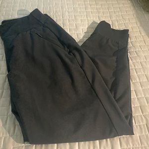 Athleta featherweight jogger 2P olive green.